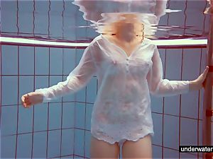 uber-cute ginger-haired plays bare underwater