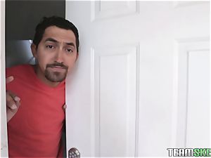 Natalia Mendez stashes from the cops and shortly is sucking on prick